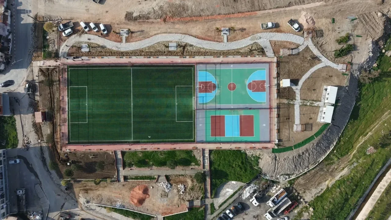 Bayraklı’ya Modern Dokunuş: “Ferdi Zeyrek Spor Kompleksi”nde Sona Gelindi