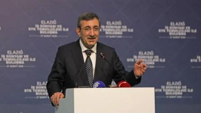 Cevdet Yılmaz’dan İzmir Yorumu: “Maalesef Biraz Geri Kalmış”