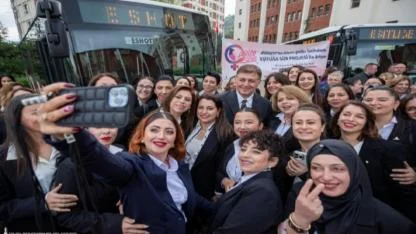 İzmir’de kadınlar direksiyonda: ESHOT’ta kadın şoför sayısı artıyor