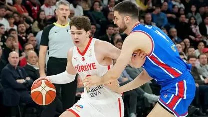 “Sırpların Psikolojisini Bozdu” | 12 Dev Adam’dan Tarihi Sırbistan Zaferi A Milli Erkek Basketbol Takımı, Sırbistan’ı iki maçta da mağlup ederek Dünya Kupası yolunda büyük avantaj yakaladı