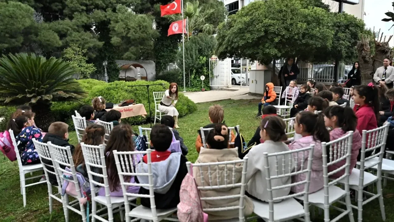 Bornova’da Kütüphane Haftası Etkinlikleri Başladı: Çocuklar Söyleşi ve Atölyelerle Buluşuyor