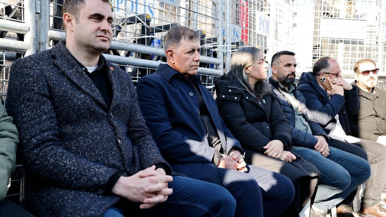 İzmir Büyükşehir Belediye Başkanı Cemil Tugay: “DAHA FAZLA DESTEĞE İHTİYACIMIZ VAR”