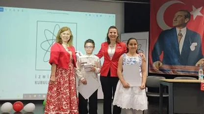 İzmir’de Geleceğin Kadın Liderleri Sahneye Çıktı