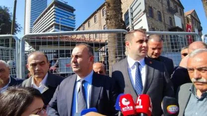 İzmir’de Meslek Fabrikası önünde siyasi gerilim: CHP’li isimlerden sert tepki