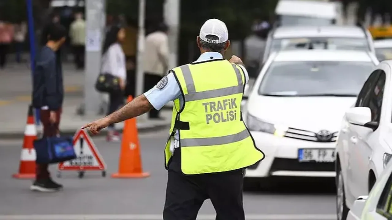 Trafikte Rahatlama: APP Plakalar, Multimedya, Ses Sistemi ve Cam Filmlerinde Esneklik