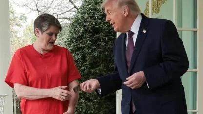 Trump’tan kuryeye 100 dolarlık bahşiş: “Vergi alınmasın” mesajı gündemde