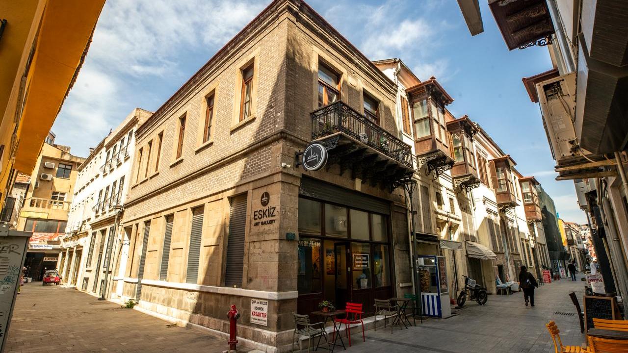 ULUSLARARASI SANATÇILAR İZMİR’İN TARİHSEL HAFIZASINDA BULUŞUYOR