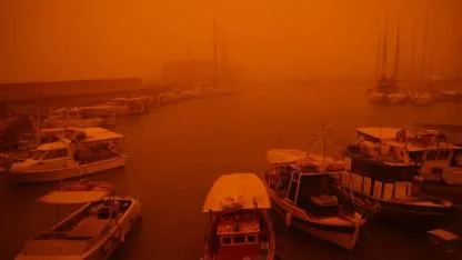 Yunanistan ı kırmızıya boyayan Afrika’dan gelen çöl tozu Türkiye’ye ulaşıyor