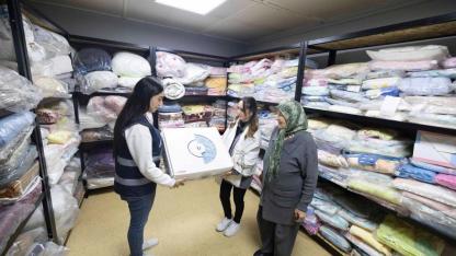 İzmir’de evlenecek gençlere destek büyüyor: Gelinlikten ev tekstiline ücretsiz yardım