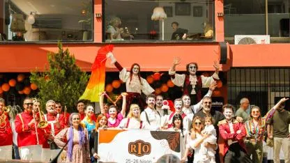 Karataş’ta Nostalji Rüzgarı: Rio Antika Kafe Açılış Festivali Coşkuyla Gerçekleşti