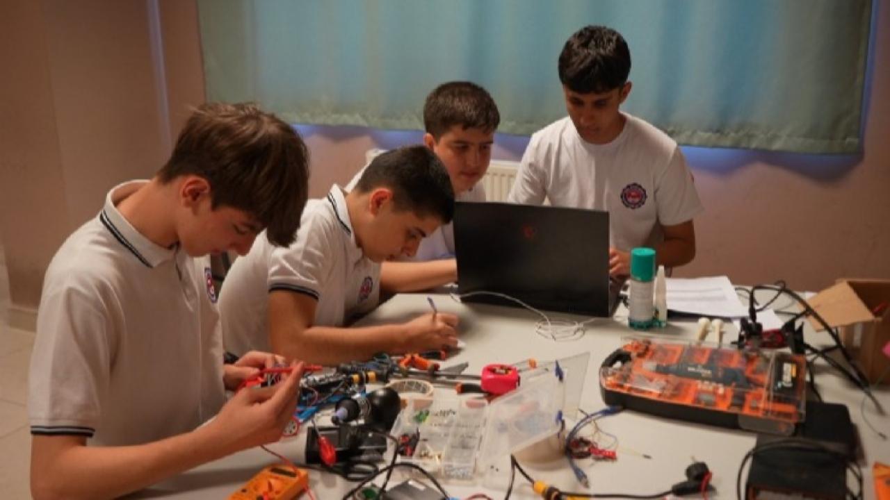 Kartepe’de liselilerden yapay zek hamlesi: Otonom sistemlerle hedef büyüttüler