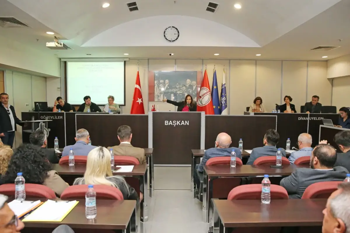 Karşıyaka’da 'Tekstil Günleri'nin yeri değişti... Ünsal sebebini göz yaşları ile anlattı