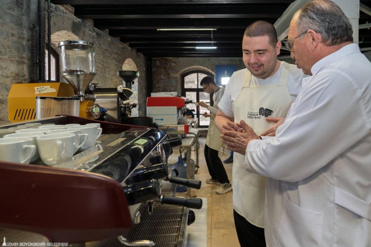 İzmir’de Otizmli Gençler Barista Olma Yolunda: Meslek Fabrikası’nda Eğitim Heyecanı