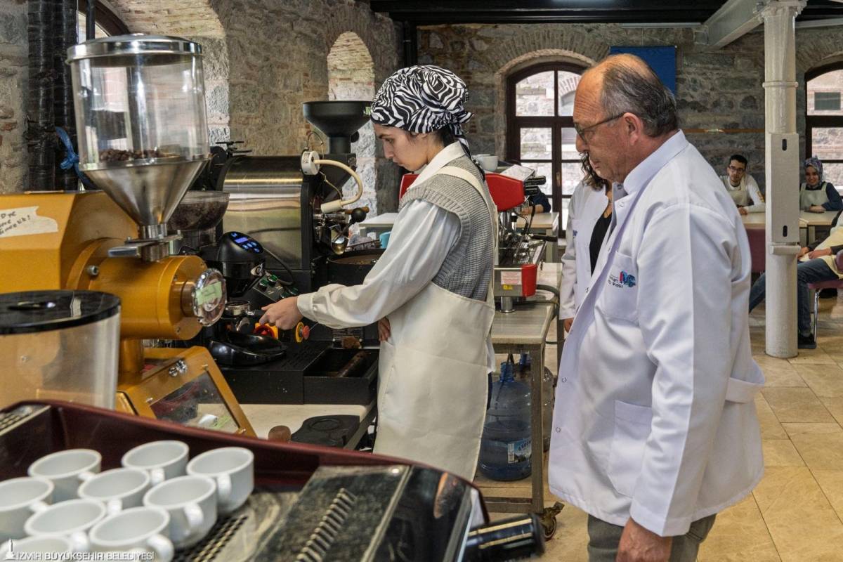 İzmir’de Otizmli Gençler Barista Olma Yolunda: Meslek Fabrikası’nda Eğitim Heyecanı