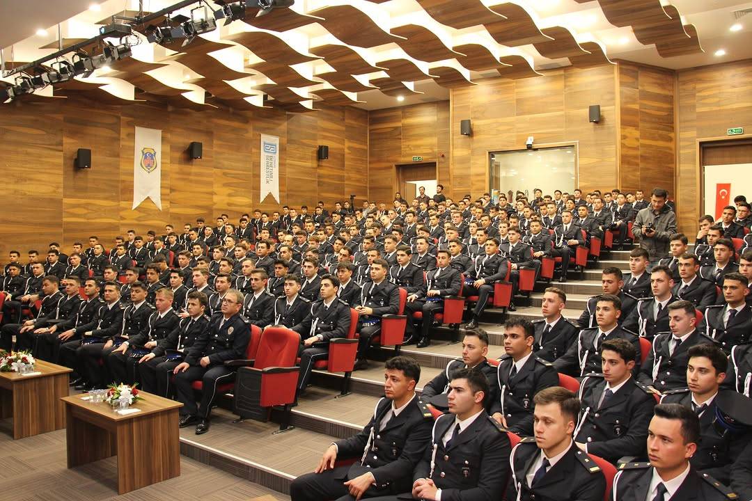 GÜNDEM | İZMİR’DE POLİS ADAYLARINA “DENETİMLİ SERBESTLİK” EĞİTİMİ