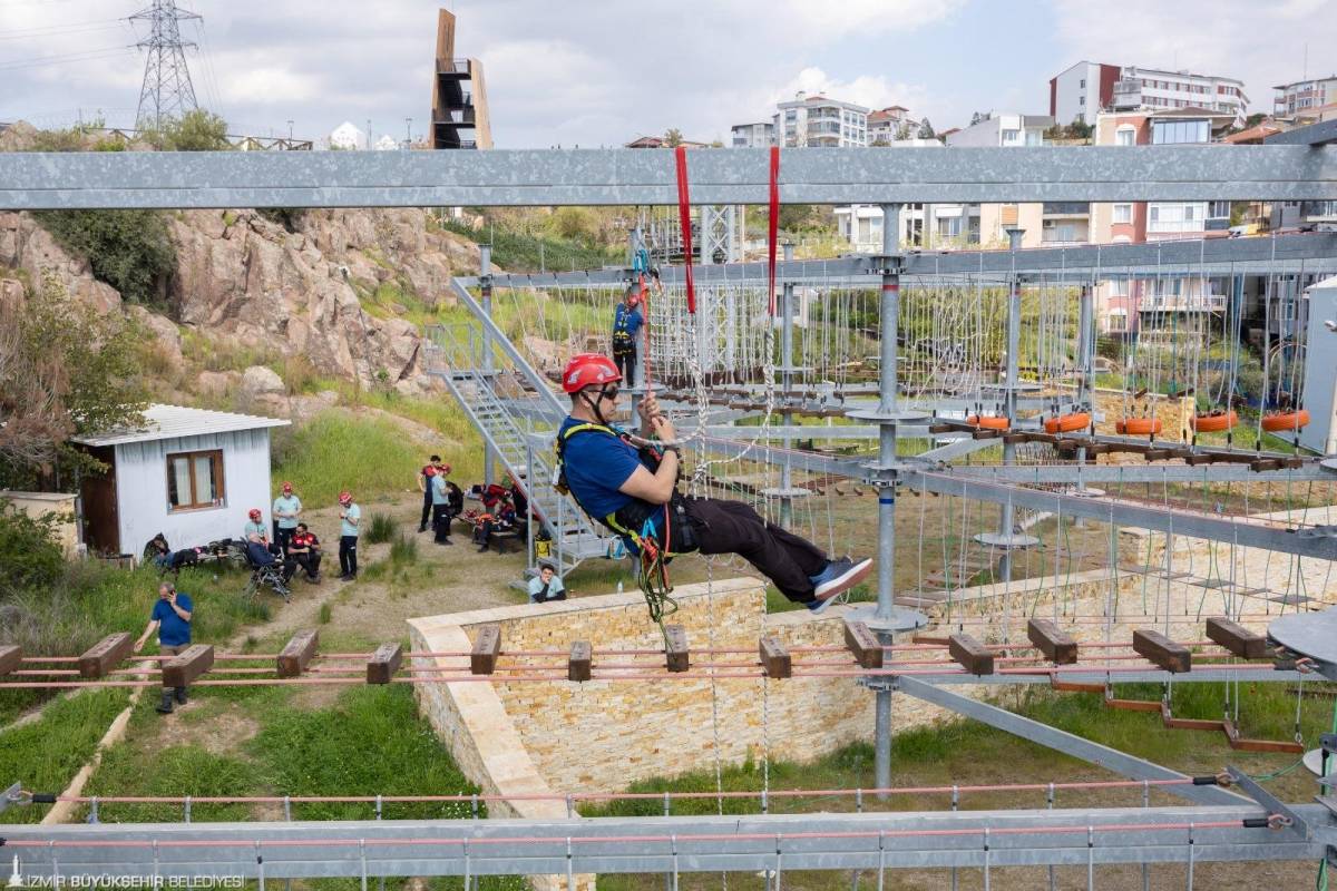 İzmir İtfaiyesi’ne “Özel Kuvvet” Eğitimi: Zorlu Senaryolara Tam Hazırlık