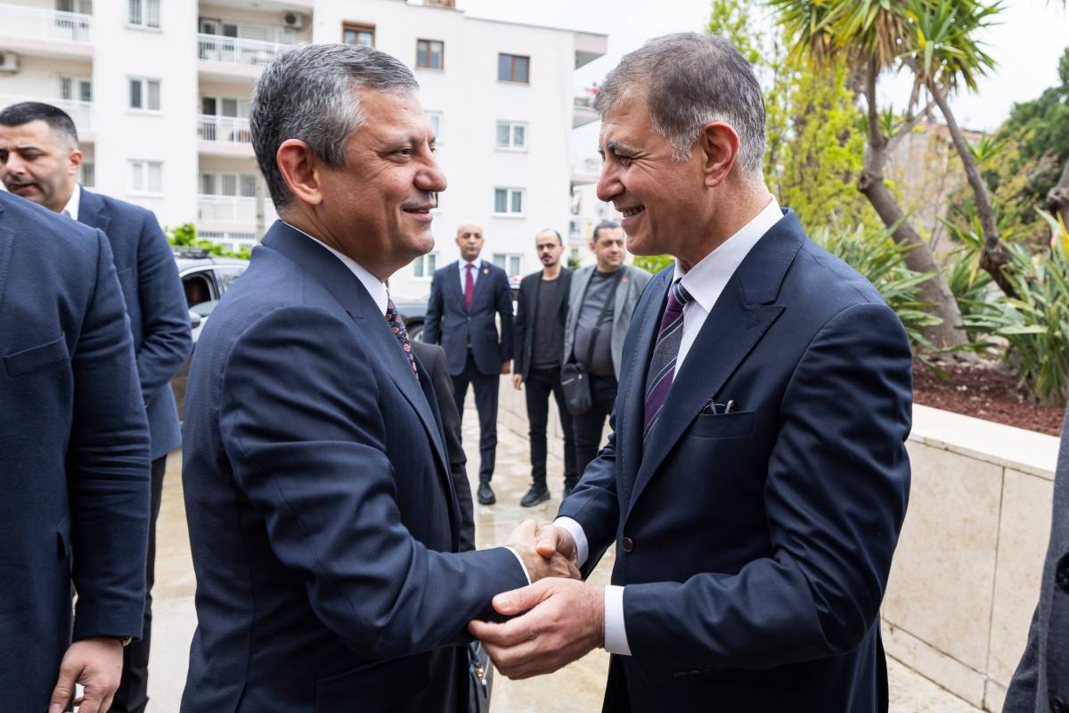 CHP GENEL BAŞKANI ÖZGÜR ÖZEL’İN KATILIMIYLA DÜZENLENEN  İZMİR BÜYÜKŞEHİR BELEDİYESİ TEMEL ATMA, AÇILIŞ VE ANAHTAR TESLİM TÖRENİ