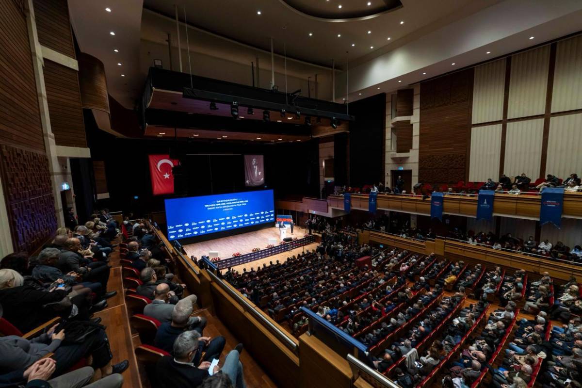 CHP GENEL BAŞKANI ÖZGÜR ÖZEL’İN KATILIMIYLA DÜZENLENEN  İZMİR BÜYÜKŞEHİR BELEDİYESİ TEMEL ATMA, AÇILIŞ VE ANAHTAR TESLİM TÖRENİ