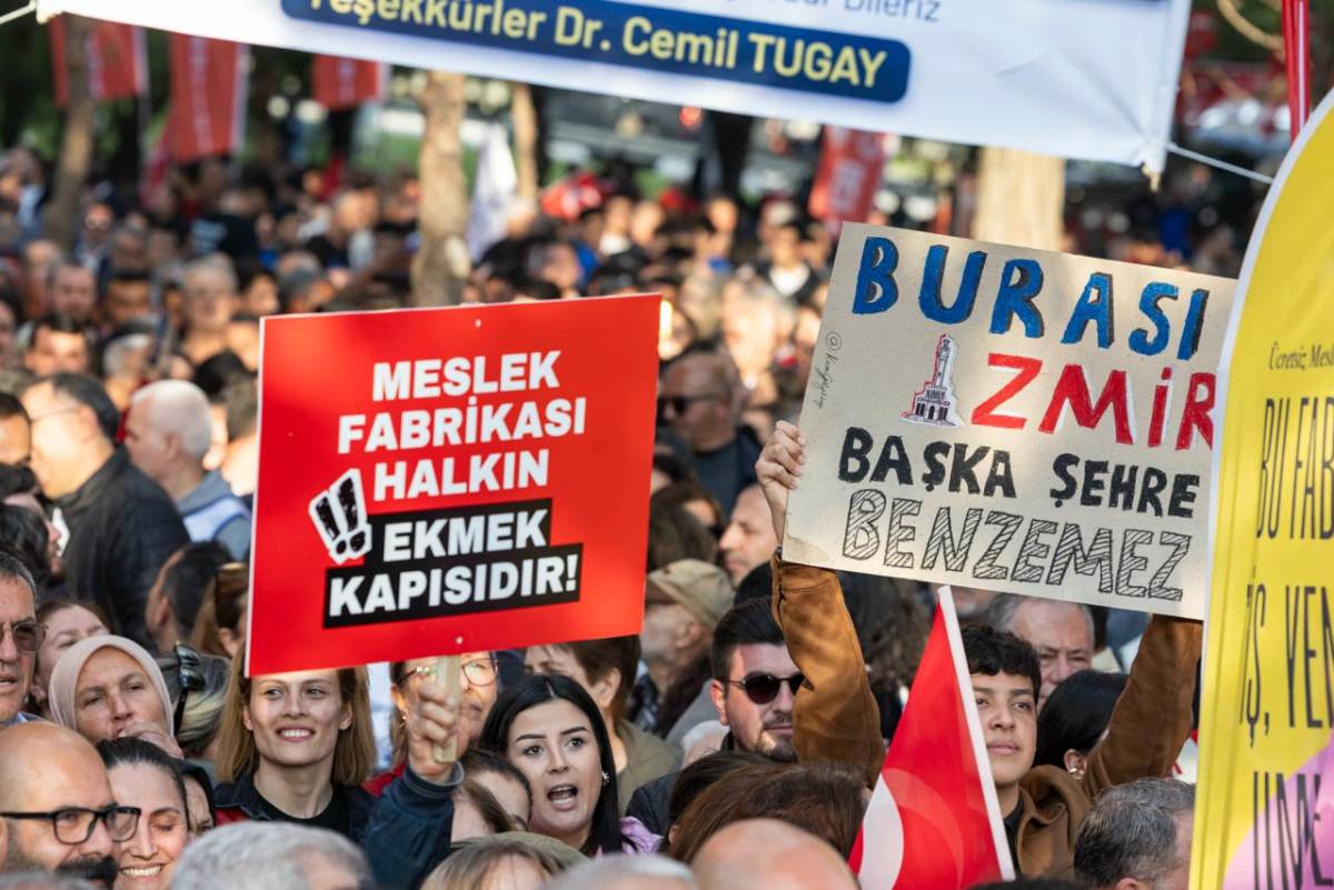 Çağatay Güç’ten Meslek Fabrikası mitinginde sert mesajlar: “İzmir korkunun bittiği yerdir”