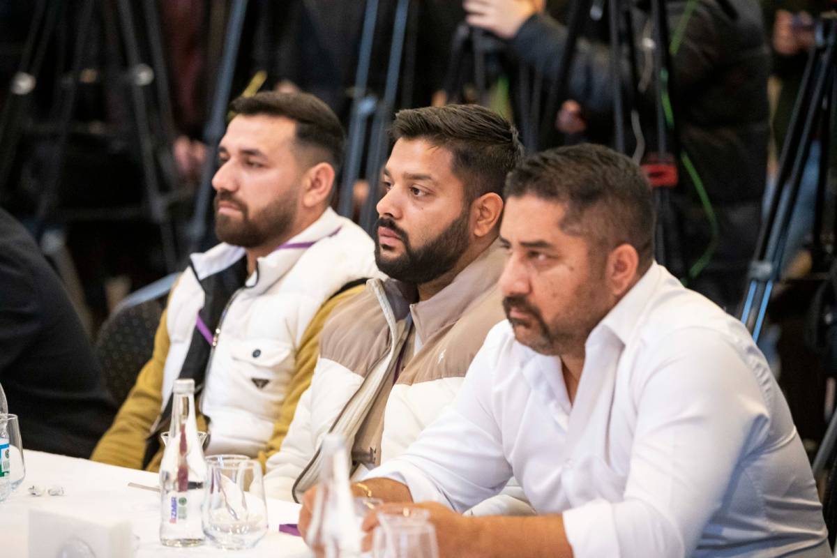 Özgür Özel İzmirli Romanlarla Buluştu: “Parlamentoda Temsiliyetiniz Şart”