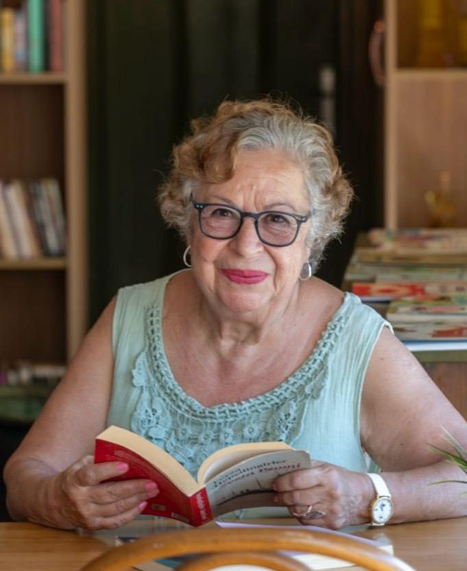 İzmir’de Sanatın Kalbi Attı: Usta Sanatçılara Ödül Yağdı