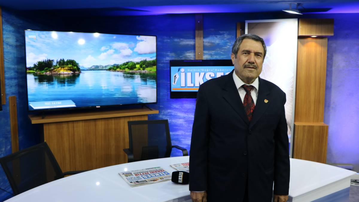 İzmir’de Sanatın Kalbi Attı: Usta Sanatçılara Ödül Yağdı