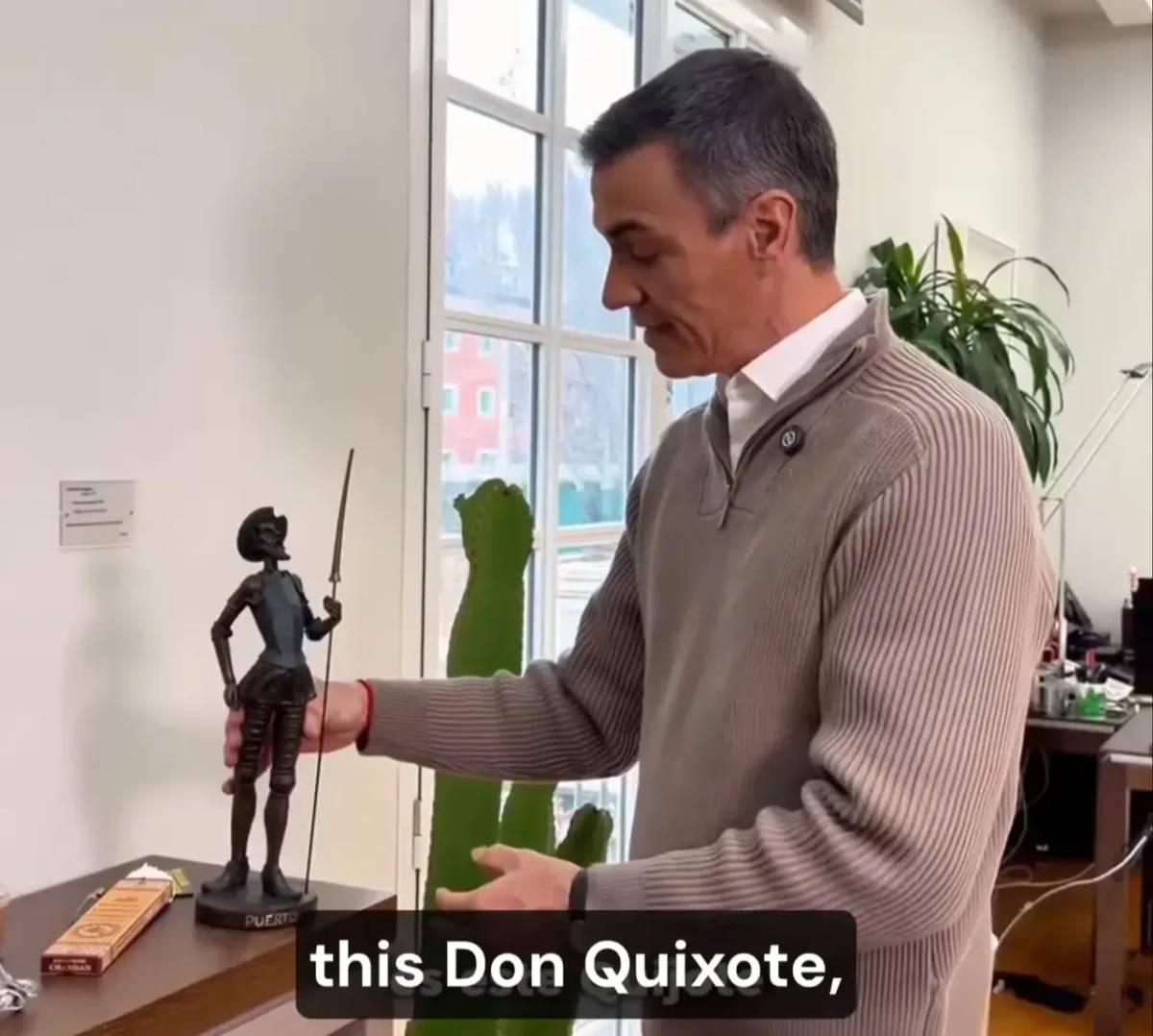 İspanya Başbakanı Sánchez’in Ofisindeki 3 Özel Eşya Gündem Oldu: Filistin Detayı Dikkat Çekti