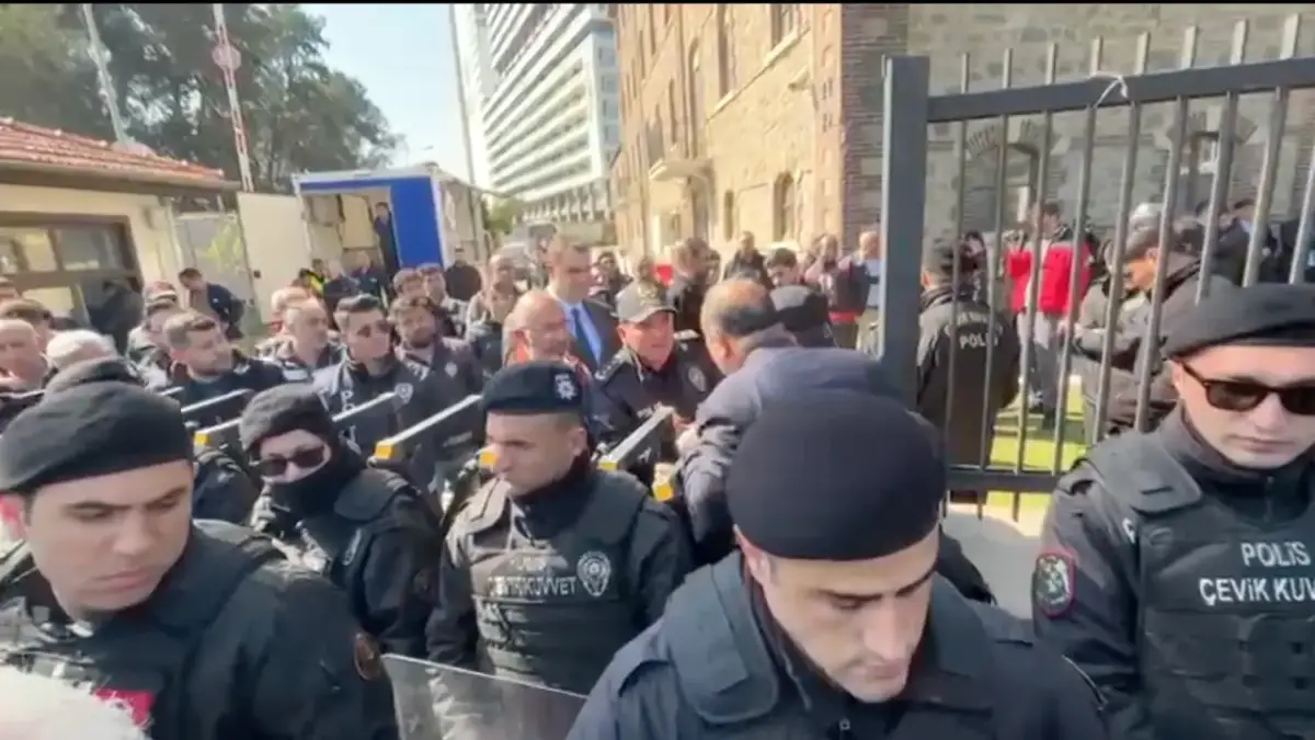 🔴 Son Dakika | Meslek Fabrikası’nda tahliye fiilen başladı, siyasi tartışma büyüyor