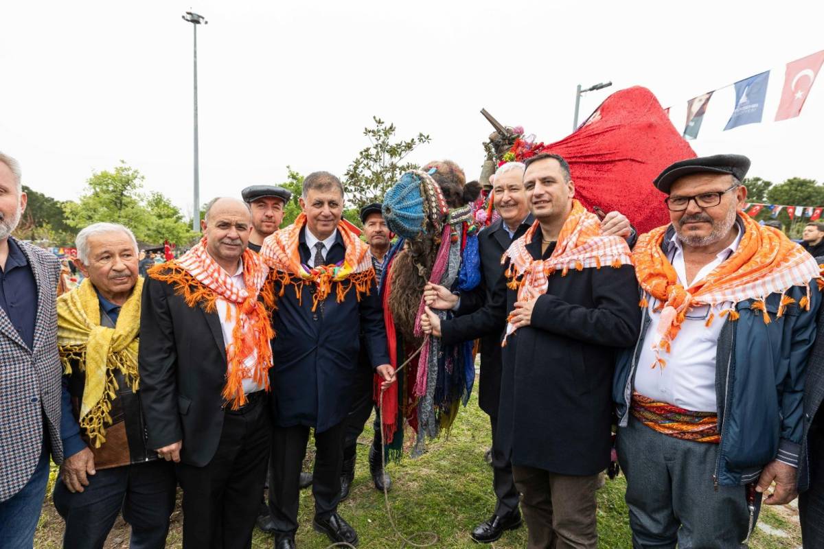 İzmir Yörük Şöleni Başladı: Başkan Tugay’dan “Kararlı Olun” Mesajı