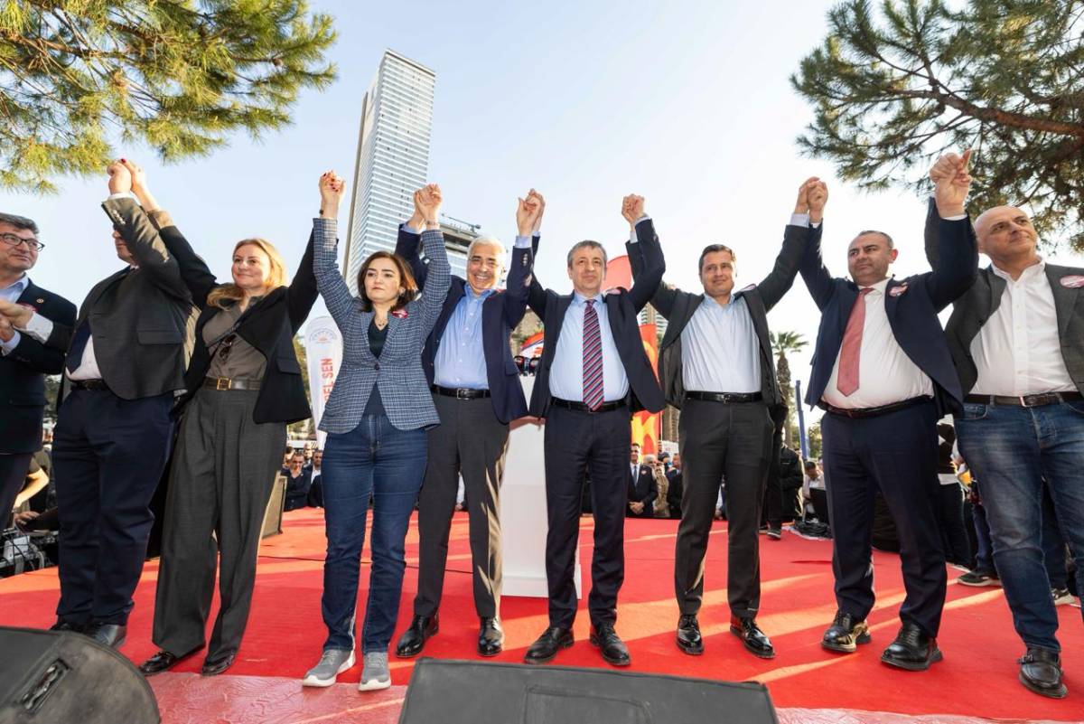 Çağatay Güç’ten Meslek Fabrikası mitinginde sert mesajlar: “İzmir korkunun bittiği yerdir”