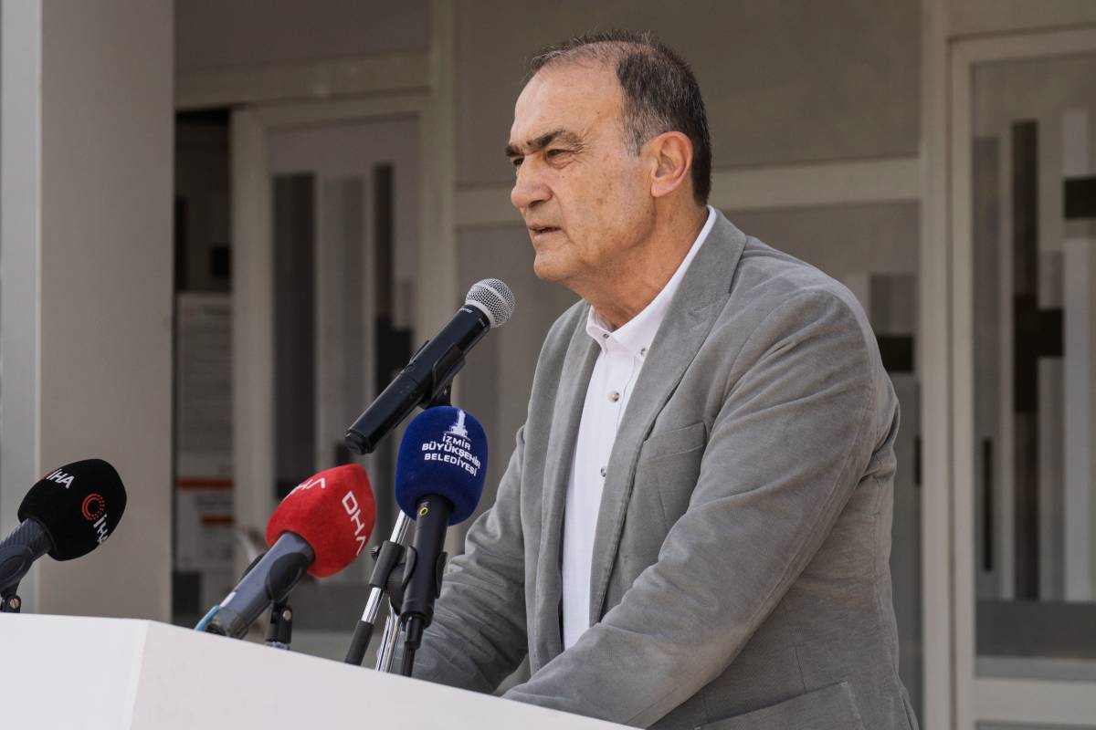 İzmir Kitap Fuarı’nda Ortaylı'nın ailesi okurlarla bir araya geld