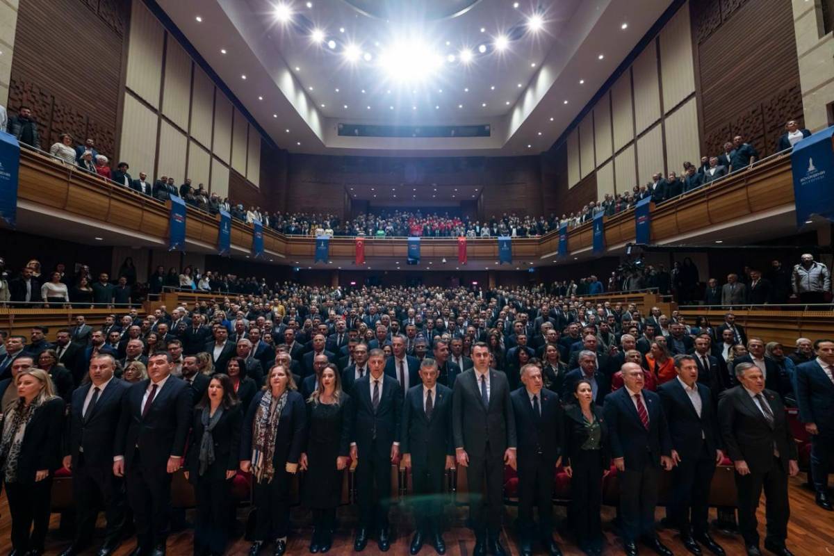 CHP GENEL BAŞKANI ÖZGÜR ÖZEL’İN KATILIMIYLA DÜZENLENEN  İZMİR BÜYÜKŞEHİR BELEDİYESİ TEMEL ATMA, AÇILIŞ VE ANAHTAR TESLİM TÖRENİ