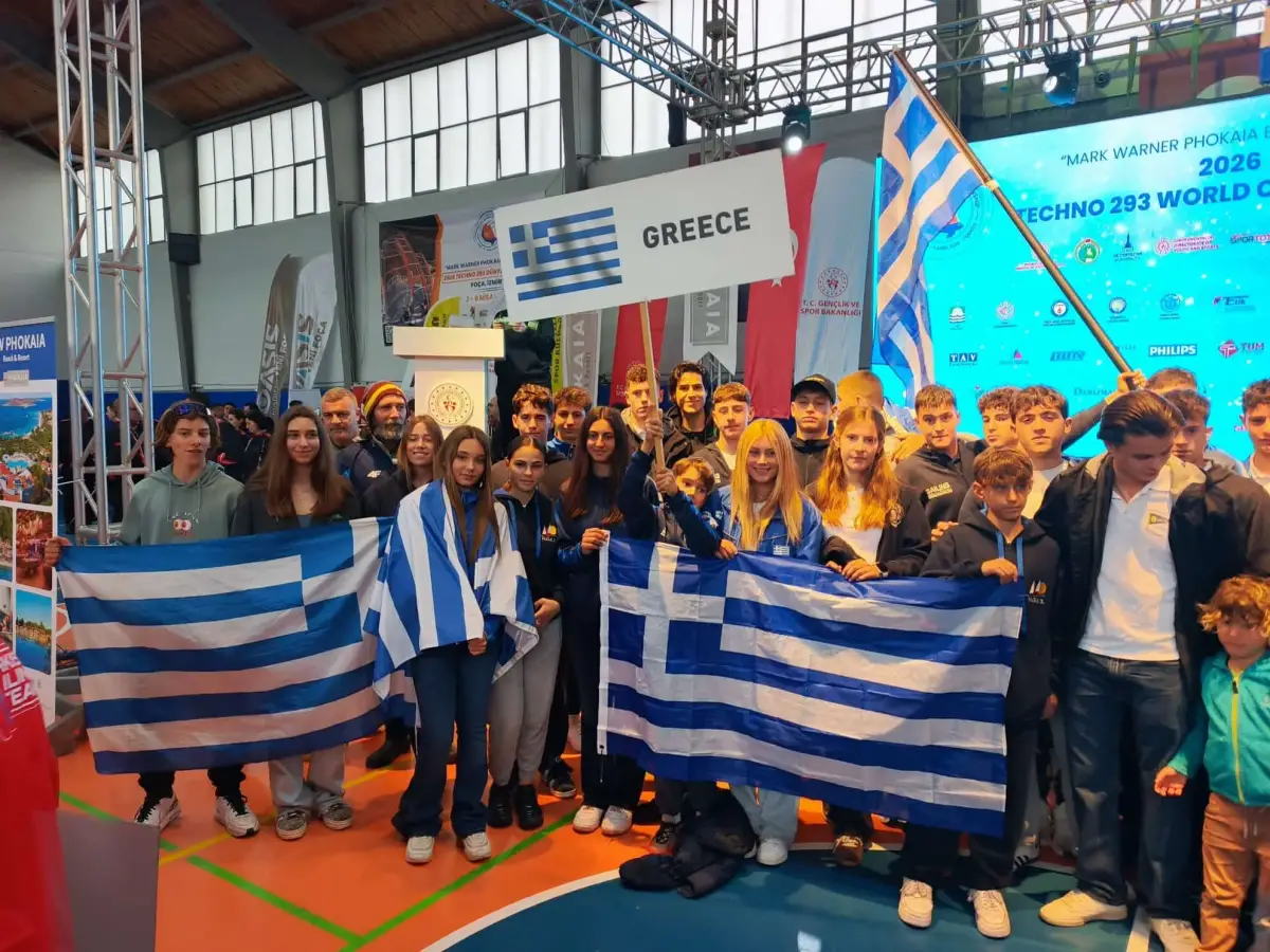 Foça’da rüzgarın ritmi başladı: Dünya Şampiyonası görkemli törenle açıldı